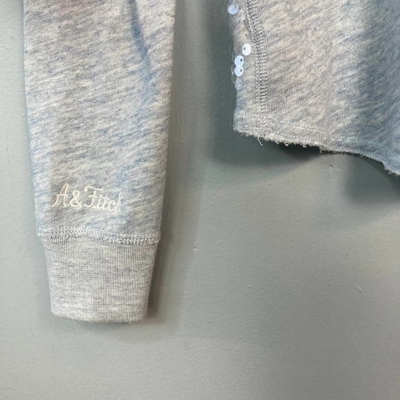 ABERCROMBIE & Fitch Heather Blue French Terry Sequin Front Top Size M Raw Hem - Picture 13 of 13